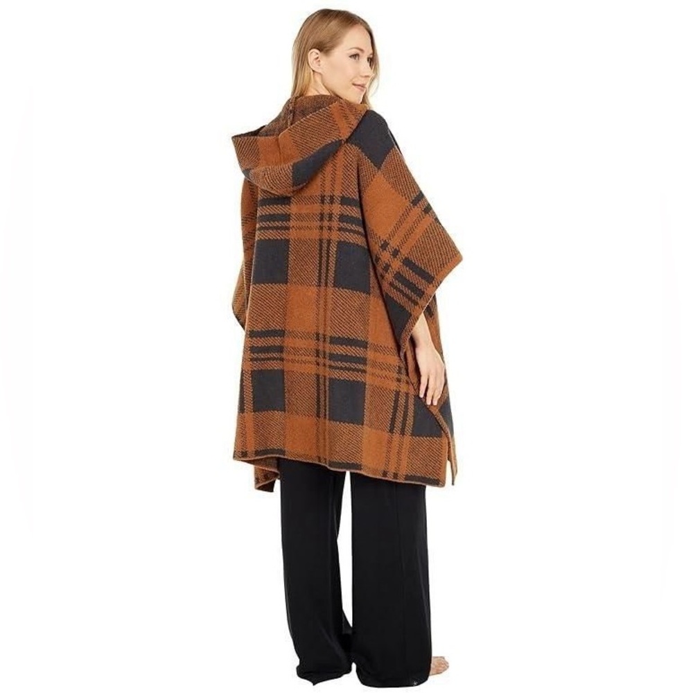 Barefoot Dream cozychic fringe plaid hooded poncho  honey/carbon one size NWT - Picture 4 of 13